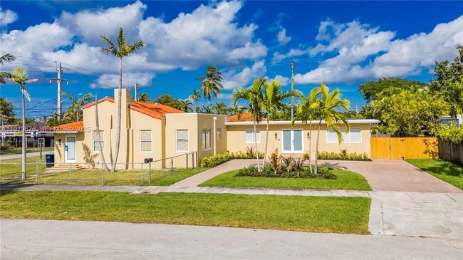 Building Photo - 6499 SW 39th St Unit 1