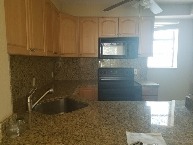 kitchen - 2903 Point East Dr Unit k606