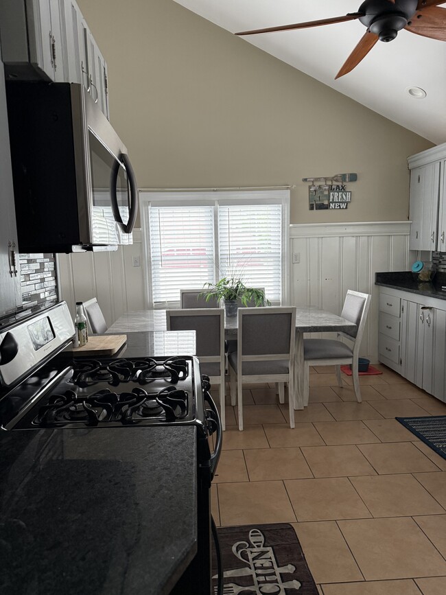 Photo - 183 Tilton St
