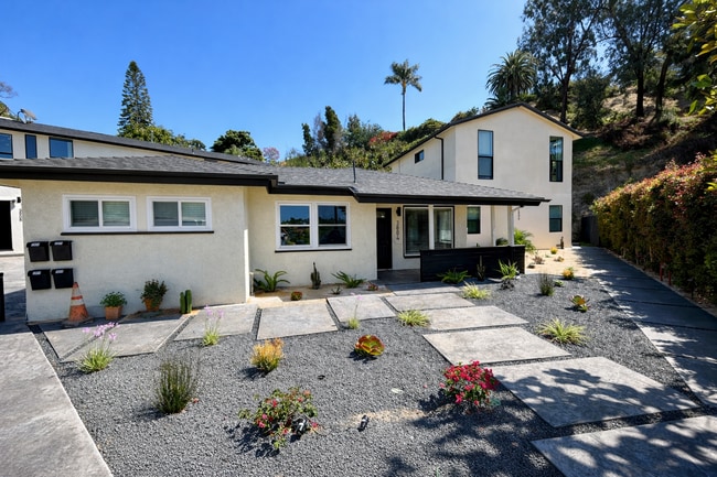 Building Photo - Newly Renovated 4 bed house!