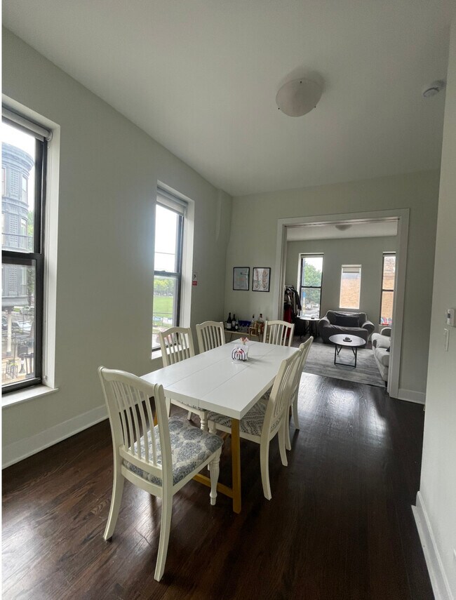 Photo - 1205 W Webster Ave Unit 2E