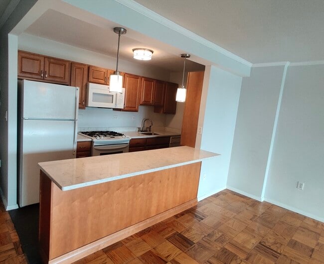 Building Photo - 9 Hawthorne Pl Unit 8P