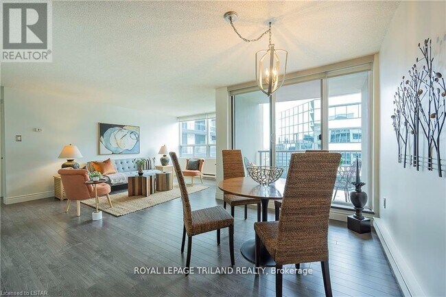Photo - 155 Kent St Unit 1205