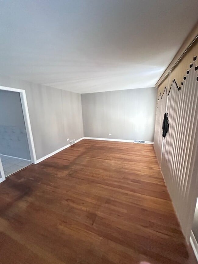 Photo - Gage Park 3 bedroom house for Rent