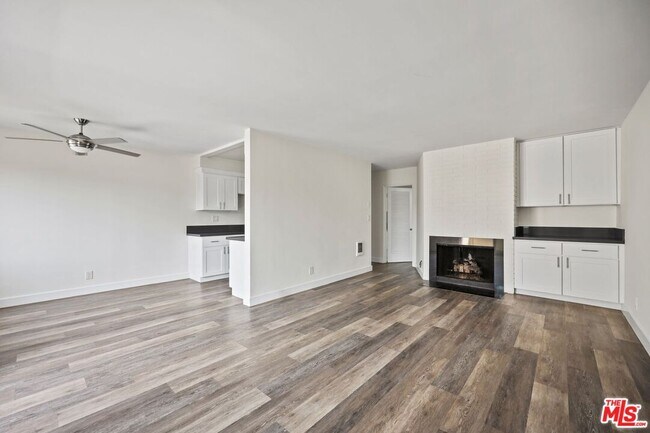 Photo - 12033 Goshen Ave Unidad 8