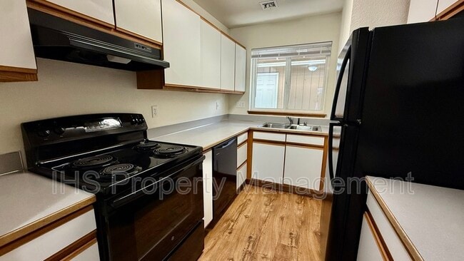 Photo - 930 S Johnson St