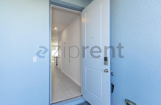 Photo - 458 Salisbury Cir