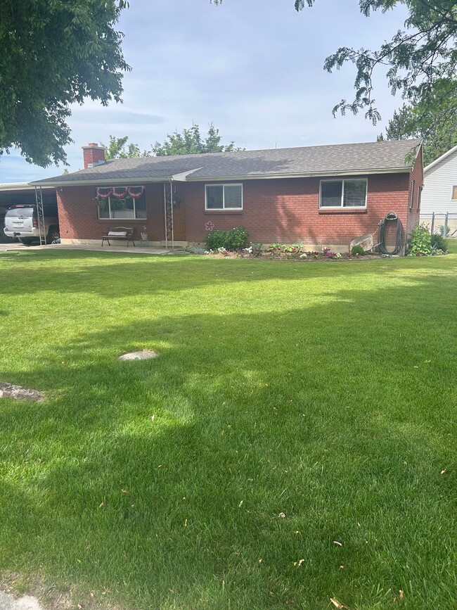 Building Photo - 450 E 200 S