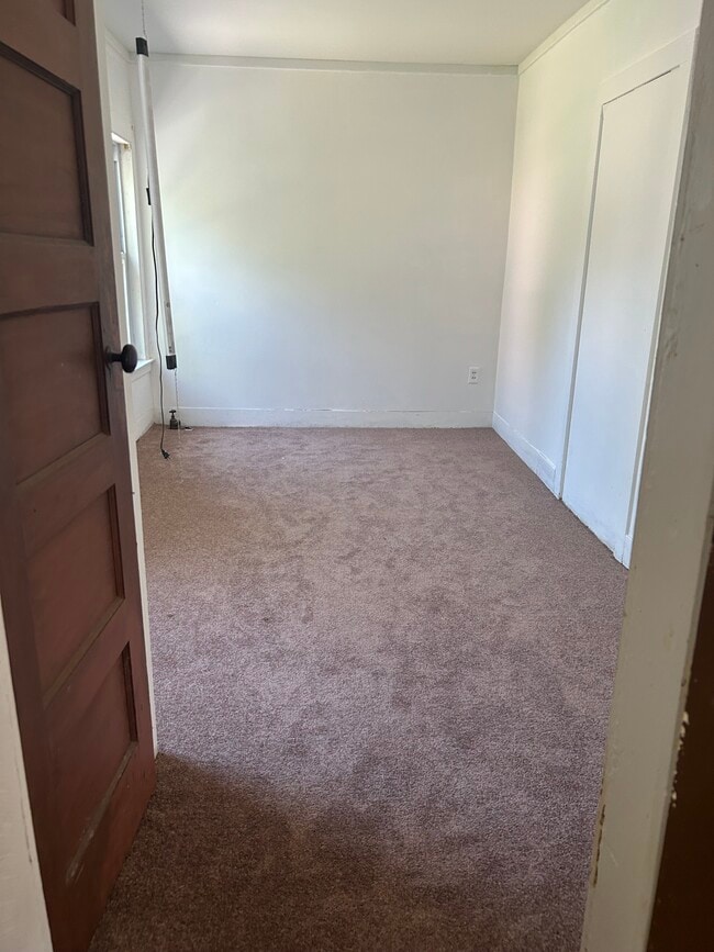 150 SF Bedroom - 30 Wall St Unit 30 Wall Stret Floor 2B