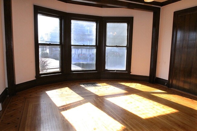 Building Photo - 485 University Ave