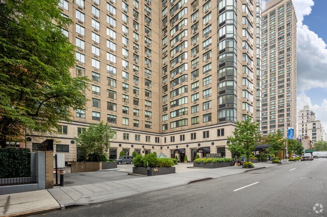 Photo - Bristol Plaza