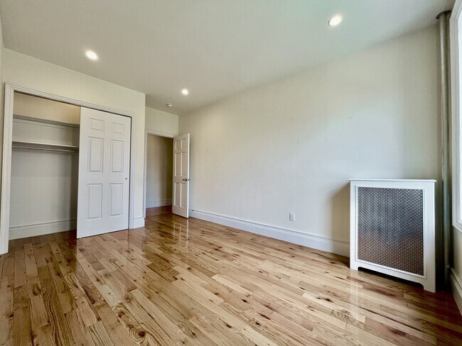 Photo - 935 St Nicholas Ave Unit 4C