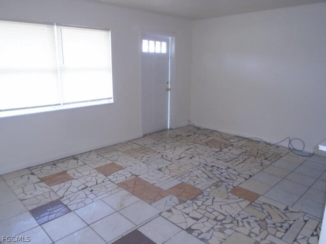 Photo - 5522 Second Ave