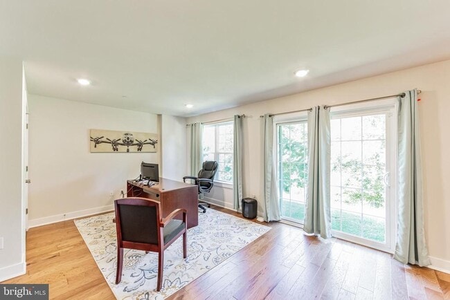 Photo - 130 Livingston Ln