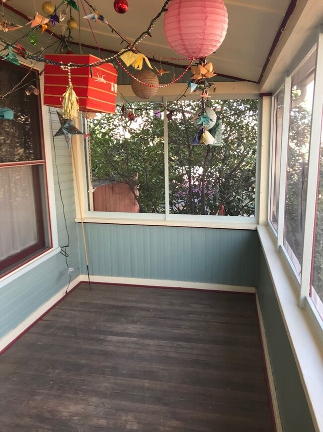 Photo - HISTORIC QUEEN ANNE 3 Bedroom  2 Bath
