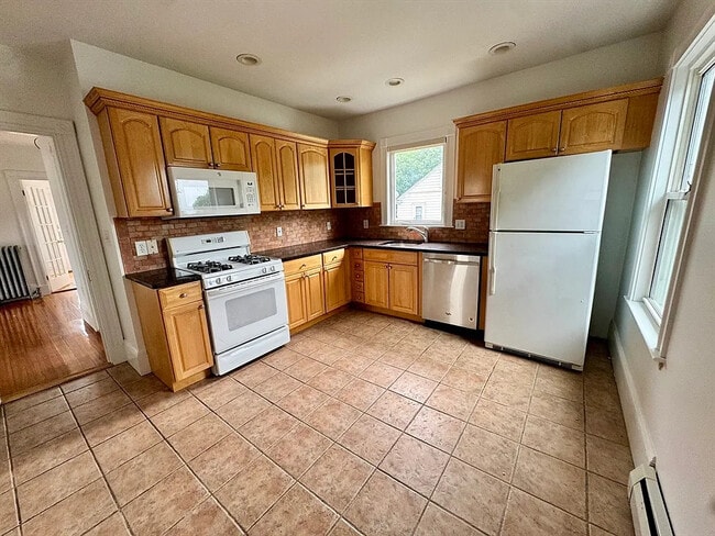 Building Photo - 145 Lagrange St Unit 1