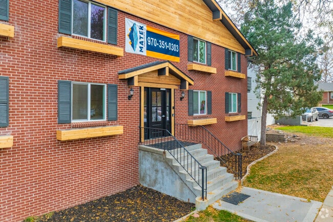 Building Photo - Matek