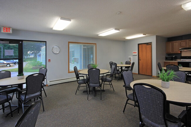 Oakcrest Manor Apartments