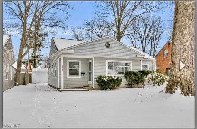 Building Photo - 595 Oakmoor Ave