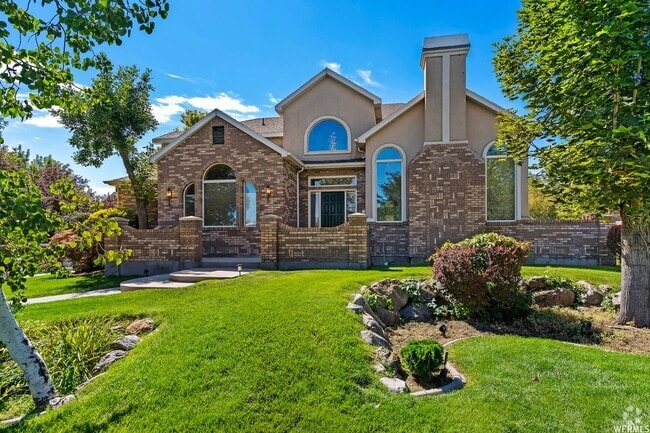Building Photo - Huge Jordan Canal Rd Home on Half Acre Pro...