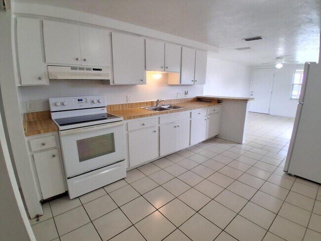 Photo - 107 57th Ave E