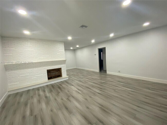 Photo - 1845 Thomas St