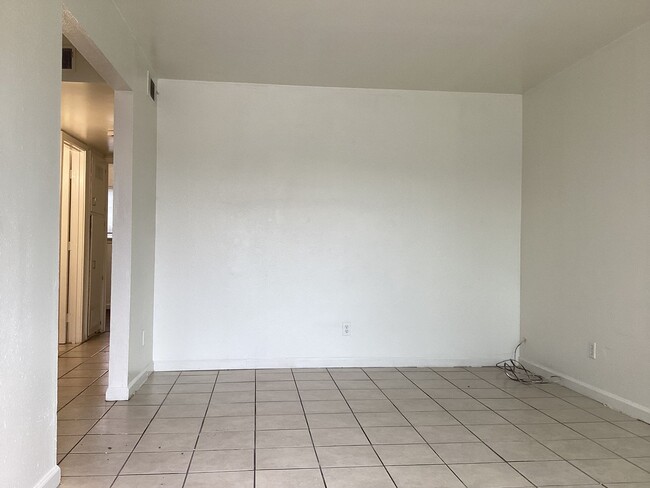 Photo - 3278 - Lucas Unit 1