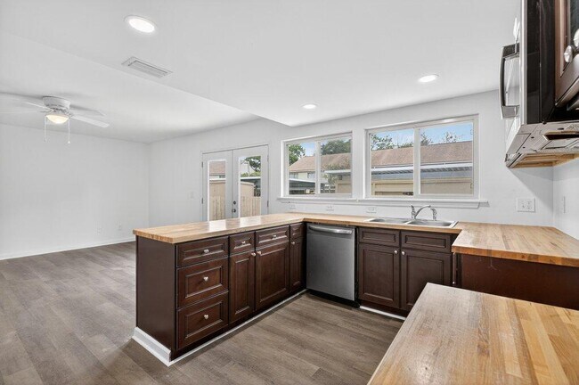 Photo - 8207 Kensington Square