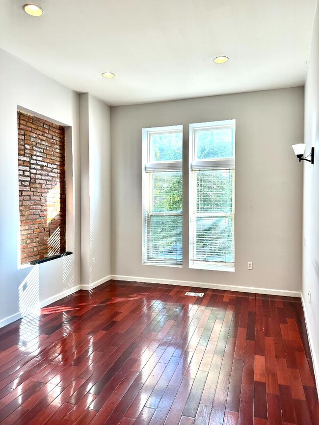 Photo - 2215 Eutaw Pl