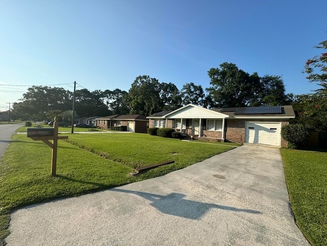 4220 Oakridge Dr