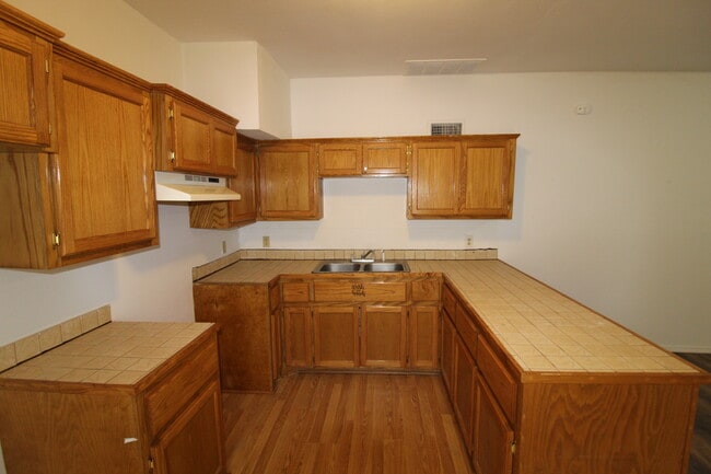 kitchen - 1205 S Dr E E Dunlap Hwy Apartments Unit A