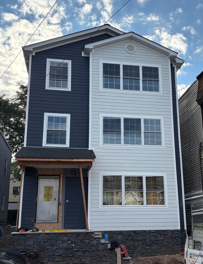 Building Photo - 530 S 18th St Rental