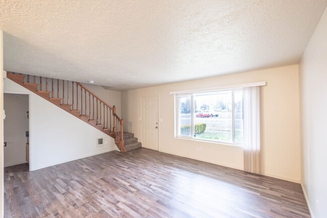 Photo - Close To The Heart of Down Town Lebanon!