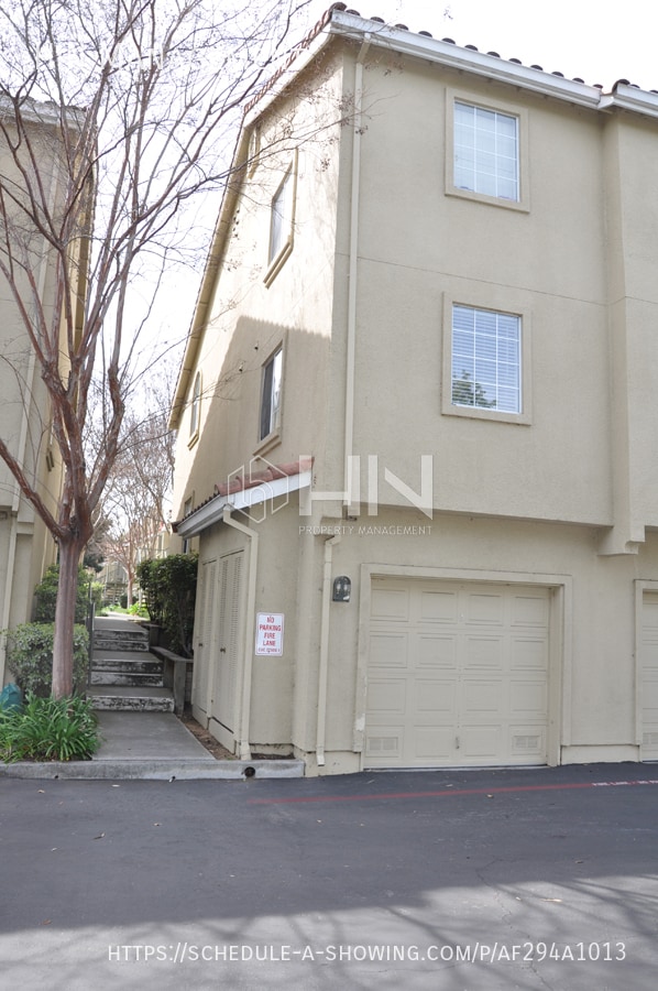 Photo - 527 Arbor Way