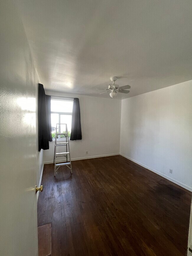 Bed room - 1936 Lake Ave Unit 1936 Lake Ave.