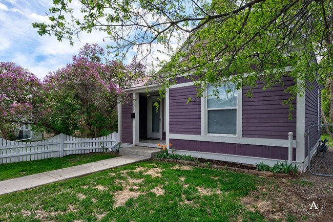 Photo - 909 5th Ave