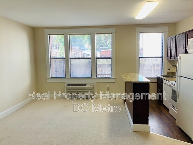 Photo - 815 Maryland Ave NE