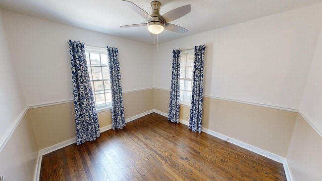 DORMITORIO N.° 2 - 7717 29th Ave