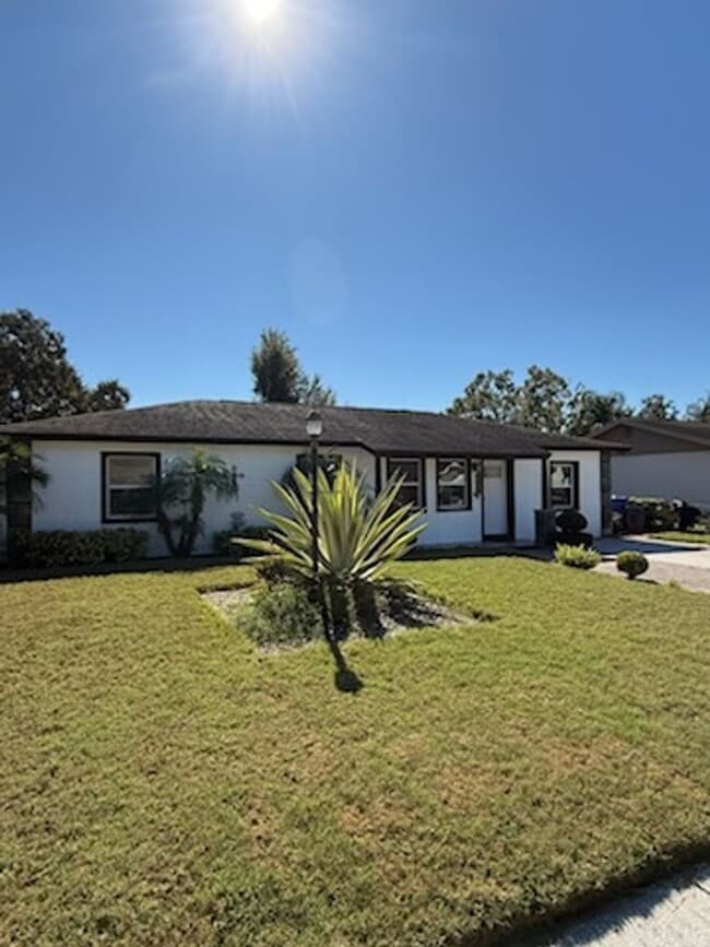Building Photo - Beautiful 3BR 2BA Home w/ Fenced Yard in Tampa