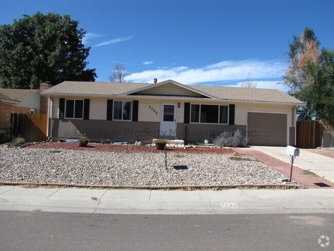 Building Photo - Updated 5 Bedroom House in Central Colorad...