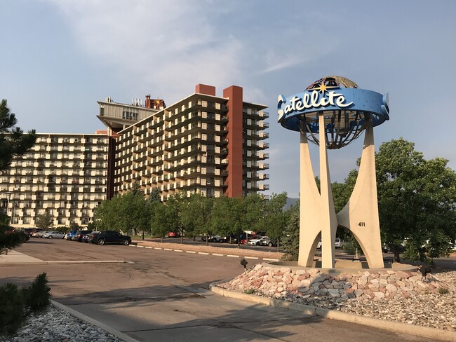 Building Photo - 411 Lakewood Cir Unit A506