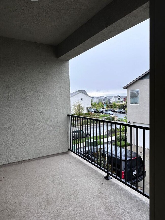 Photo - Beautiful/Spacious 3/2.5 (SOLAR) Natomas!  Please reference ad for viewings!