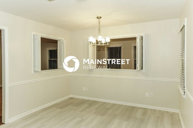 Photo - 4 Bedroom Pet-Friendly Home in HUNTSVILLE, AL with Main Street Renewal
