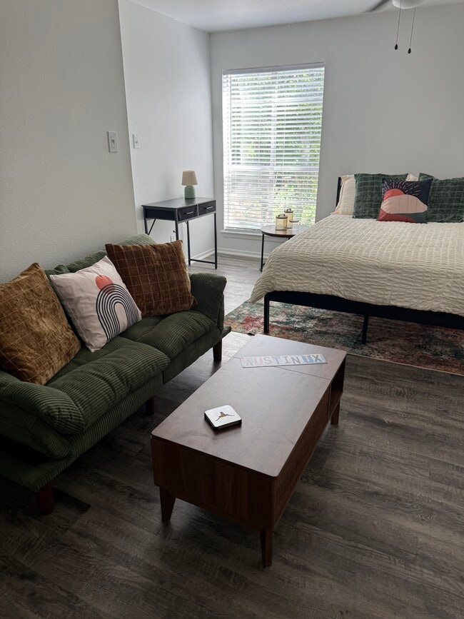 Furnished unit - sample - 305 Flats