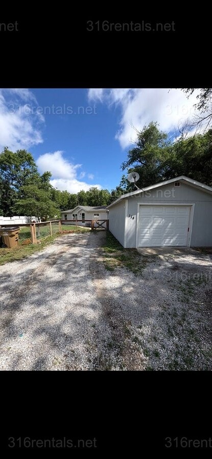 $1300 - 3 bed 1 bath - Single Family Home - $1300 - 3 bed 1 bath - Single Family Home