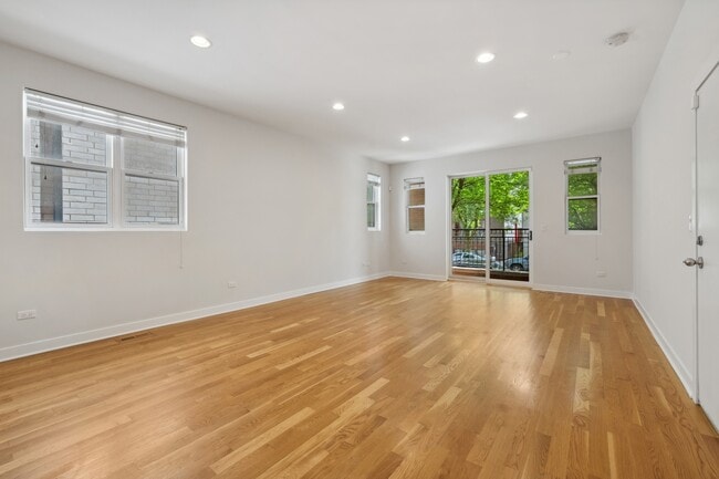 Photo - 1956 W Ohio St Unit 1W