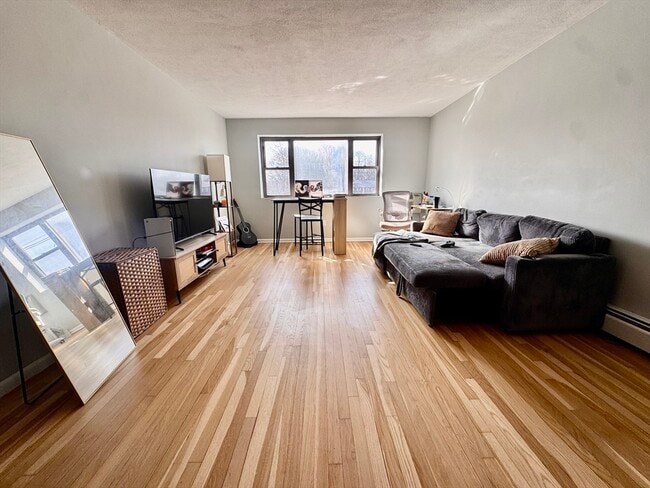 Building Photo - 97 Spring St Unit C5