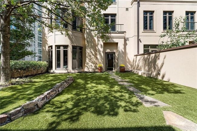 Photo - 3376 Peachtree Rd NE Condo Unit 1