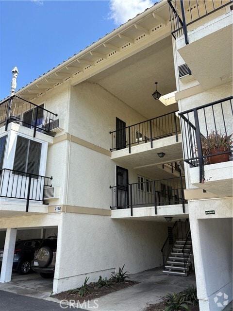 Building Photo - 2118 Via Puerta Unit O Rental