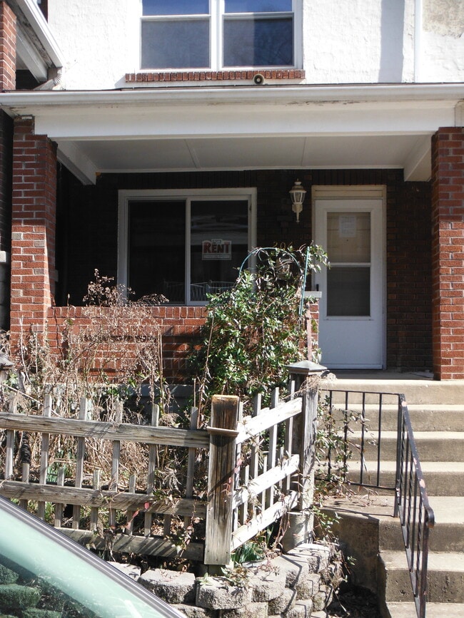 Building Photo - 206 Chesterfield Rd